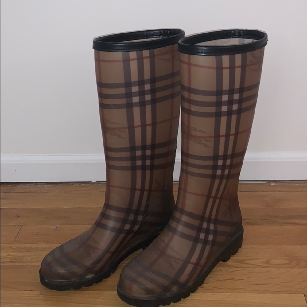 Burberry Rain Boots Size 37 (6.5)